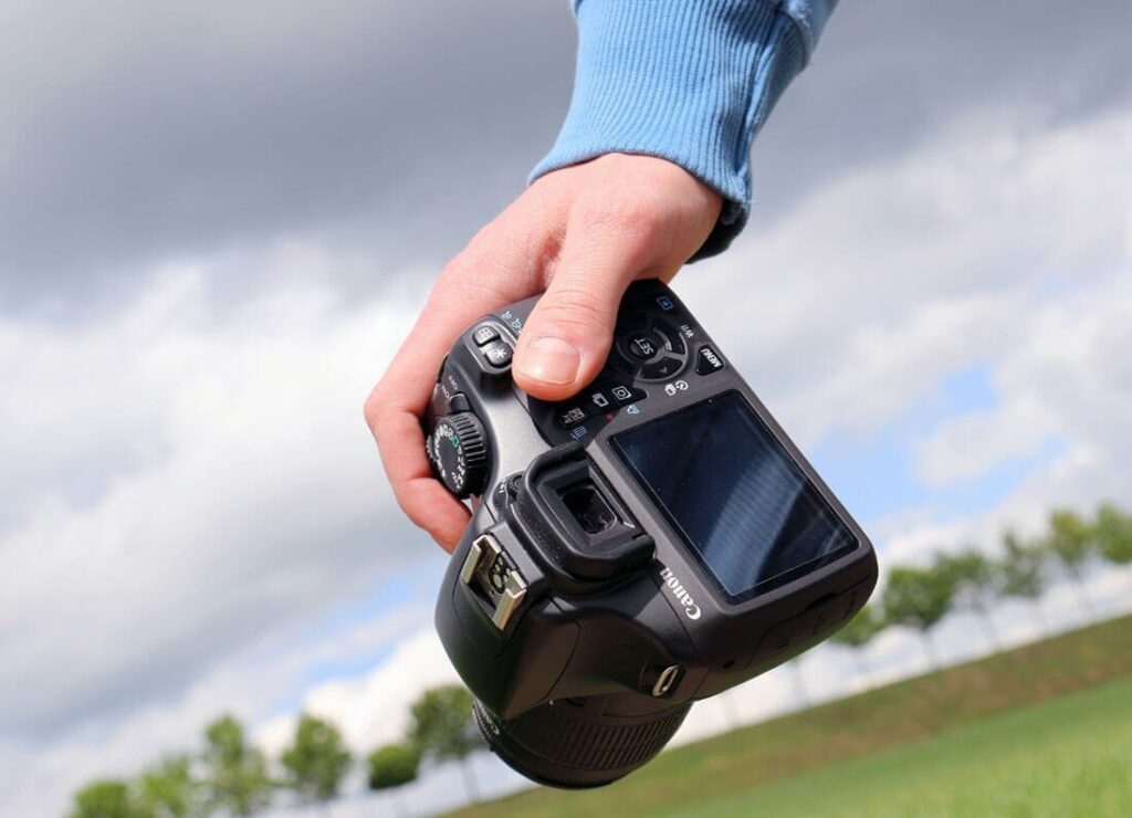 Use travel camera To Make Someone Fall In Love With You hand-man-nature-people-technology-camera